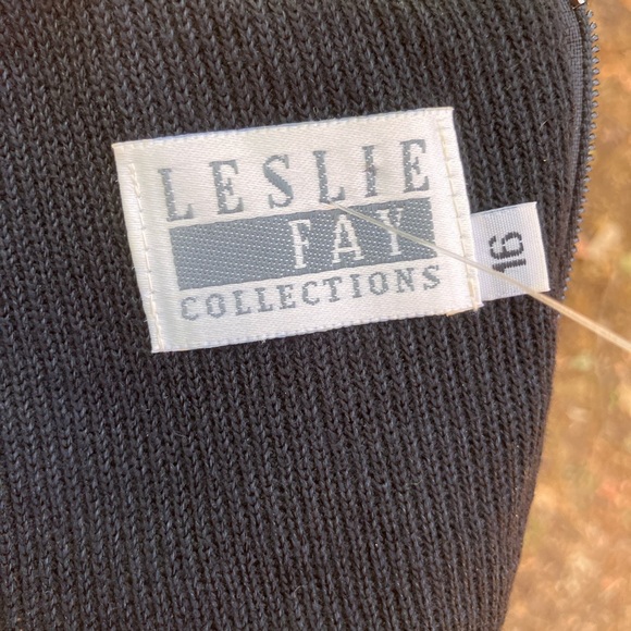 Leslie Fay Black ribbed knit Dress with White collar with pearl like beads 16 - Picture 11 of 13